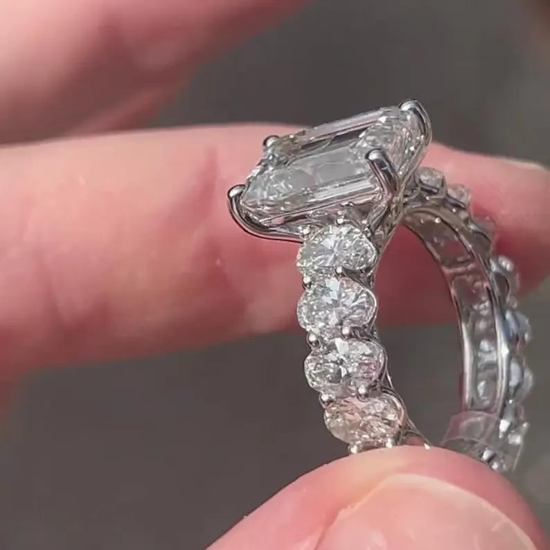 Emerald and Oval Diamond Engagement Ring | 9.00tcw Lab Grown Diamonds | Scalloped Design | Ethical & IGI Certified