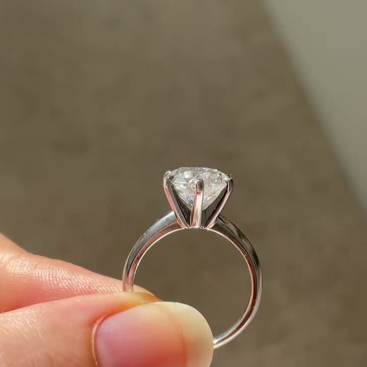 Round 1.50ct Lab Grown Diamond Ring 6 Claw Solitaire Engagement Ring, D-E-F Color, VVS-VS Clarity - IGI Certified