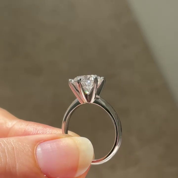 Round 1.50ct Lab Grown Diamond Ring 6 Claw Solitaire Engagement Ring, D-E-F Color, VVS-VS Clarity - IGI Certified