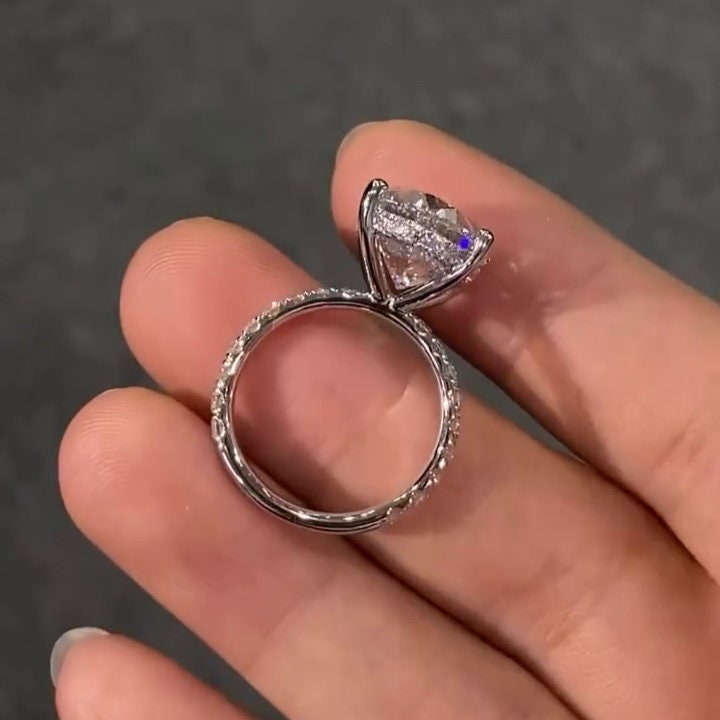 Oval 5.50tcw Lab Grown diamond scalloped Hidden Halo Engagement Ring, D-E-F Color, VVS-VS Clarity