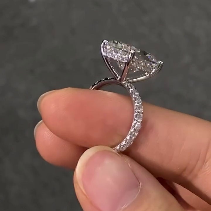 Oval 5.50tcw Lab Grown diamond scalloped Hidden Halo Engagement Ring, D-E-F Color, VVS-VS Clarity