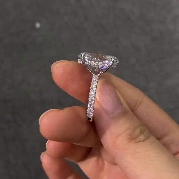 Oval 5.50tcw Lab Grown diamond scalloped Hidden Halo Engagement Ring, D-E-F Color, VVS-VS Clarity