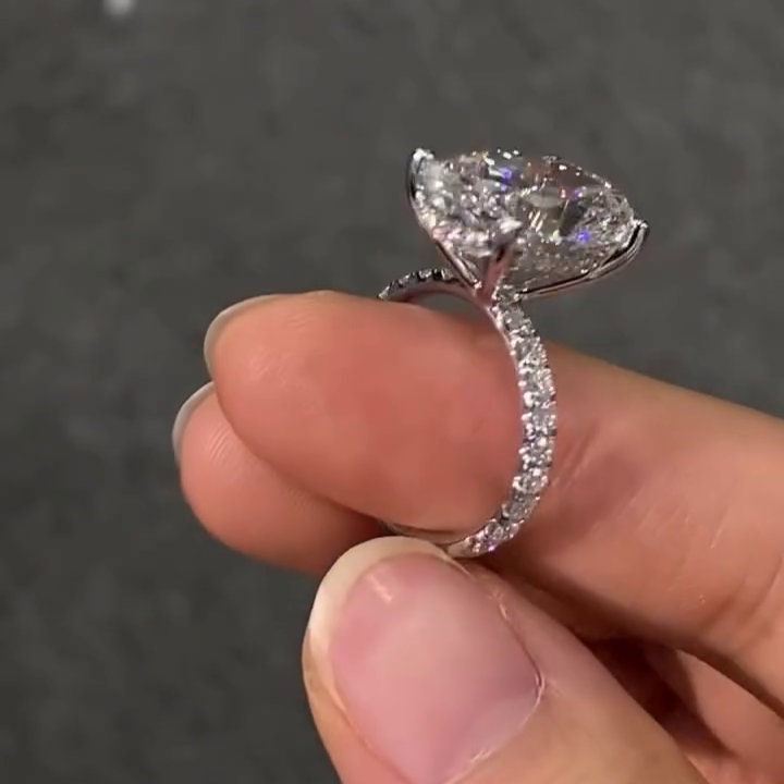 Oval 5.50tcw Lab Grown diamond scalloped Hidden Halo Engagement Ring, D-E-F Color, VVS-VS Clarity