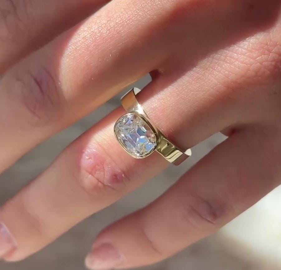 2.00ct Old Mine CushionLab Diamond Ring | D-E-F VVS–VS | IGI Certified | 10K 14K 18K Gold