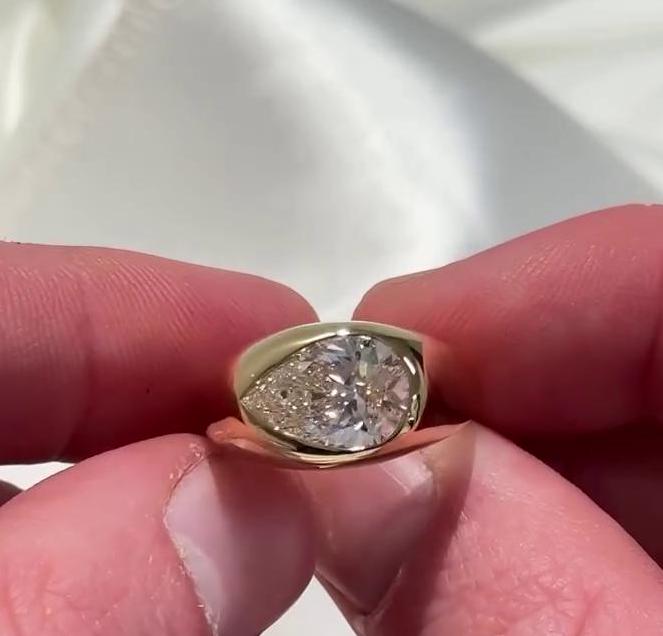 Pear 2.00ct Lab Grown Diamond Bezel-Set Engagement Ring, D-E-F Color, VVS-VS Clarity