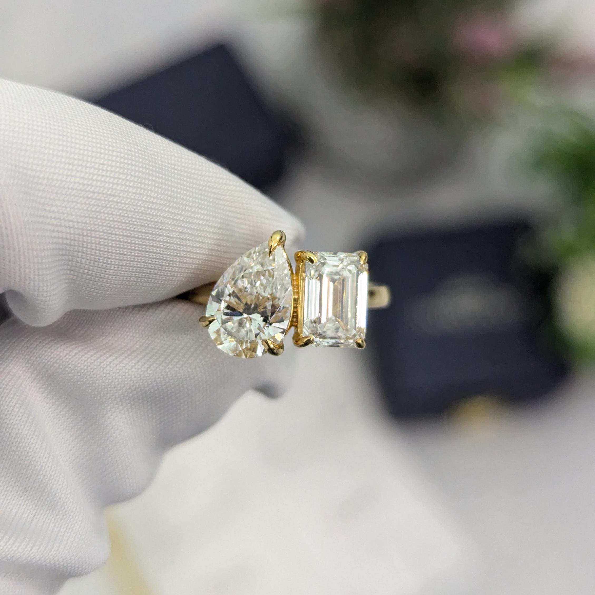 Pear And Emerald 3.00tcw Lab Grown Diamond Toi et Moi Engagement Ring, D-E-F Color, VVS-VS Clarity