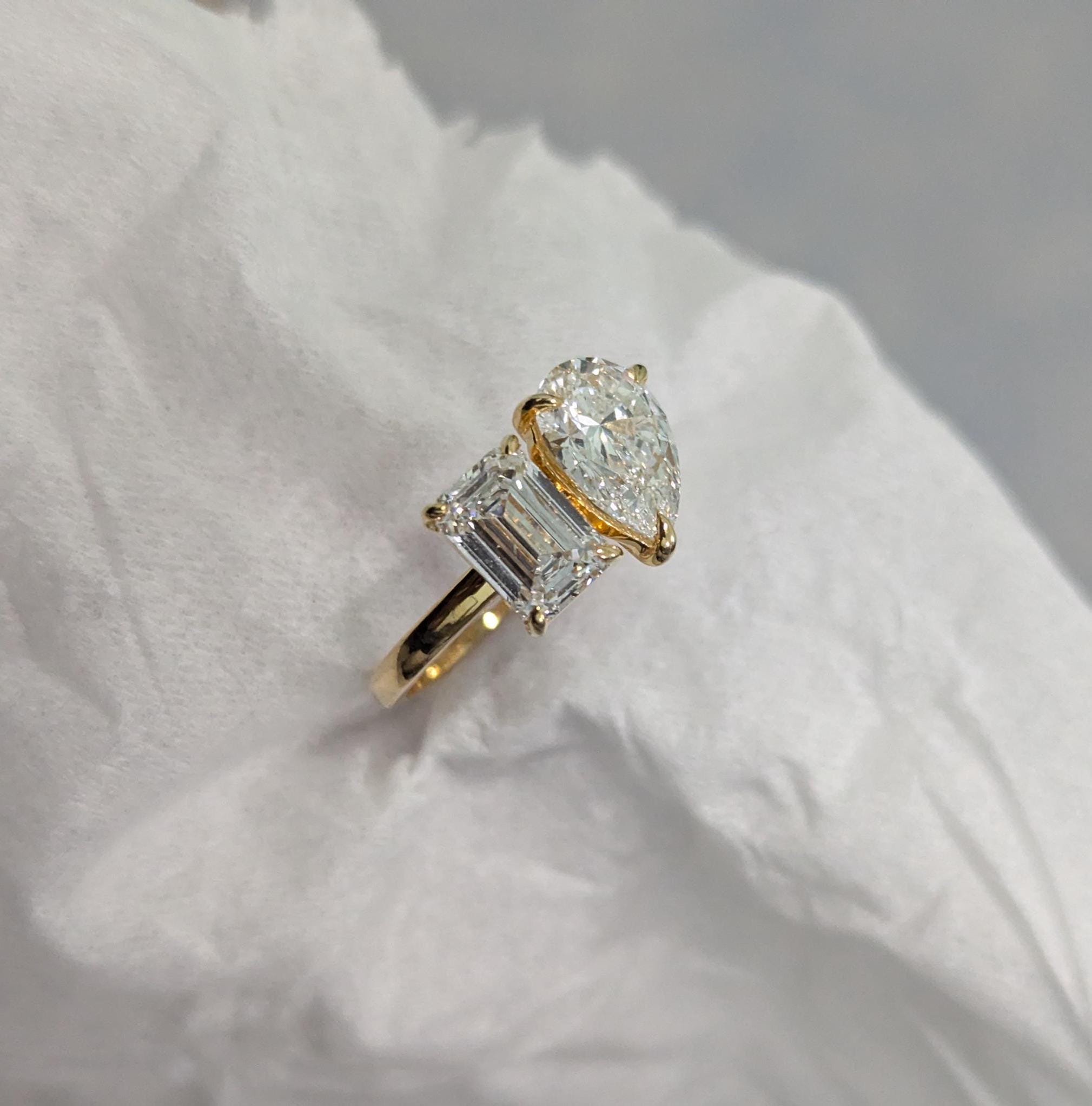 Pear And Emerald 3.00tcw Lab Grown Diamond Toi et Moi Engagement Ring, D-E-F Color, VVS-VS Clarity