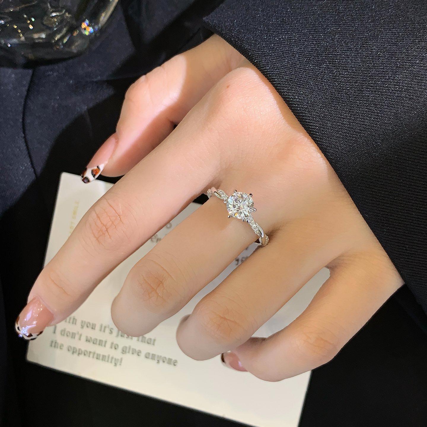 Round 1.20tcw Lab Grown Diamond Twisted Band Solitaire Engagement Ring, D-E-F Color, VVS-VS Clarity - IGI Certified