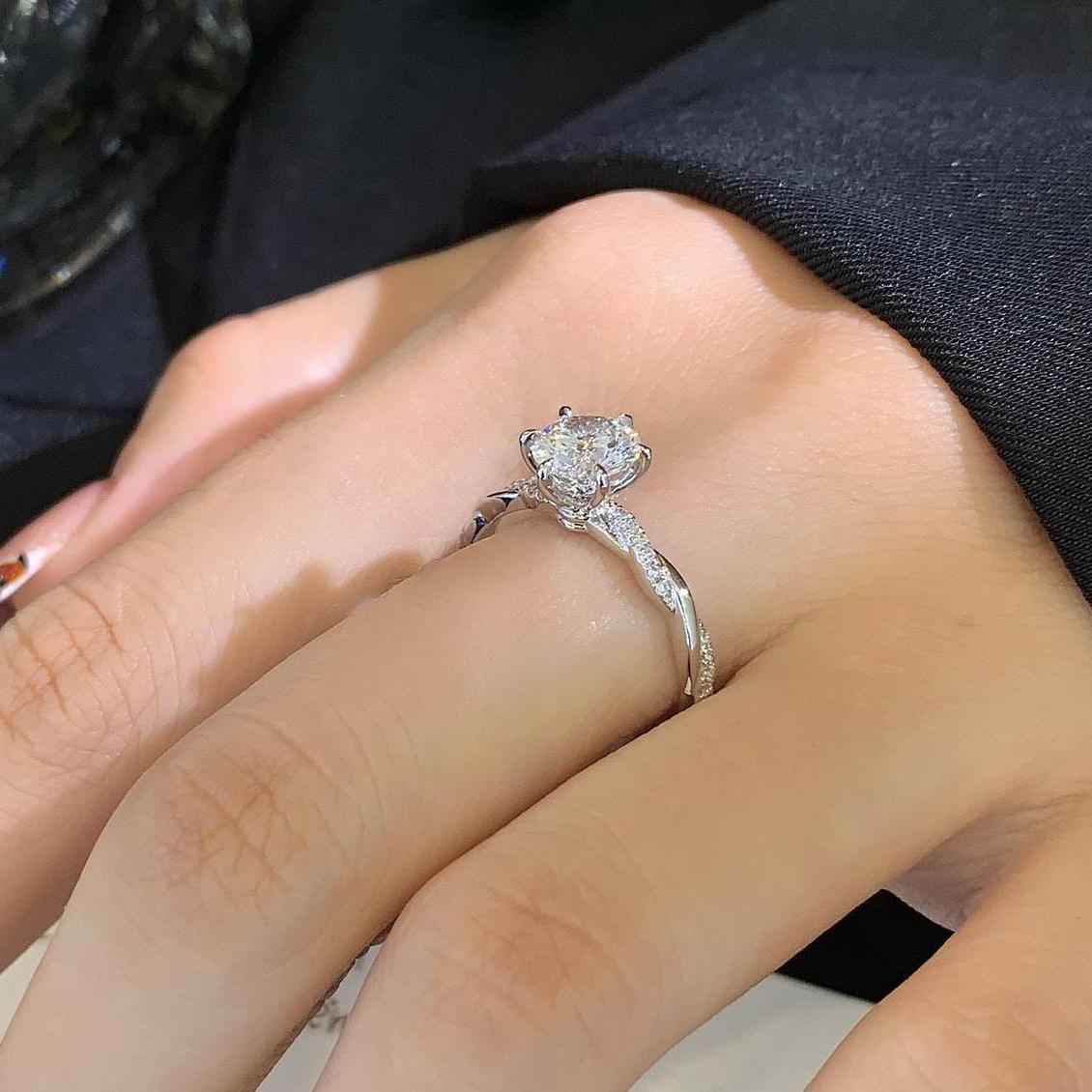 Round 1.20tcw Lab Grown Diamond Twisted Band Solitaire Engagement Ring, D-E-F Color, VVS-VS Clarity - IGI Certified
