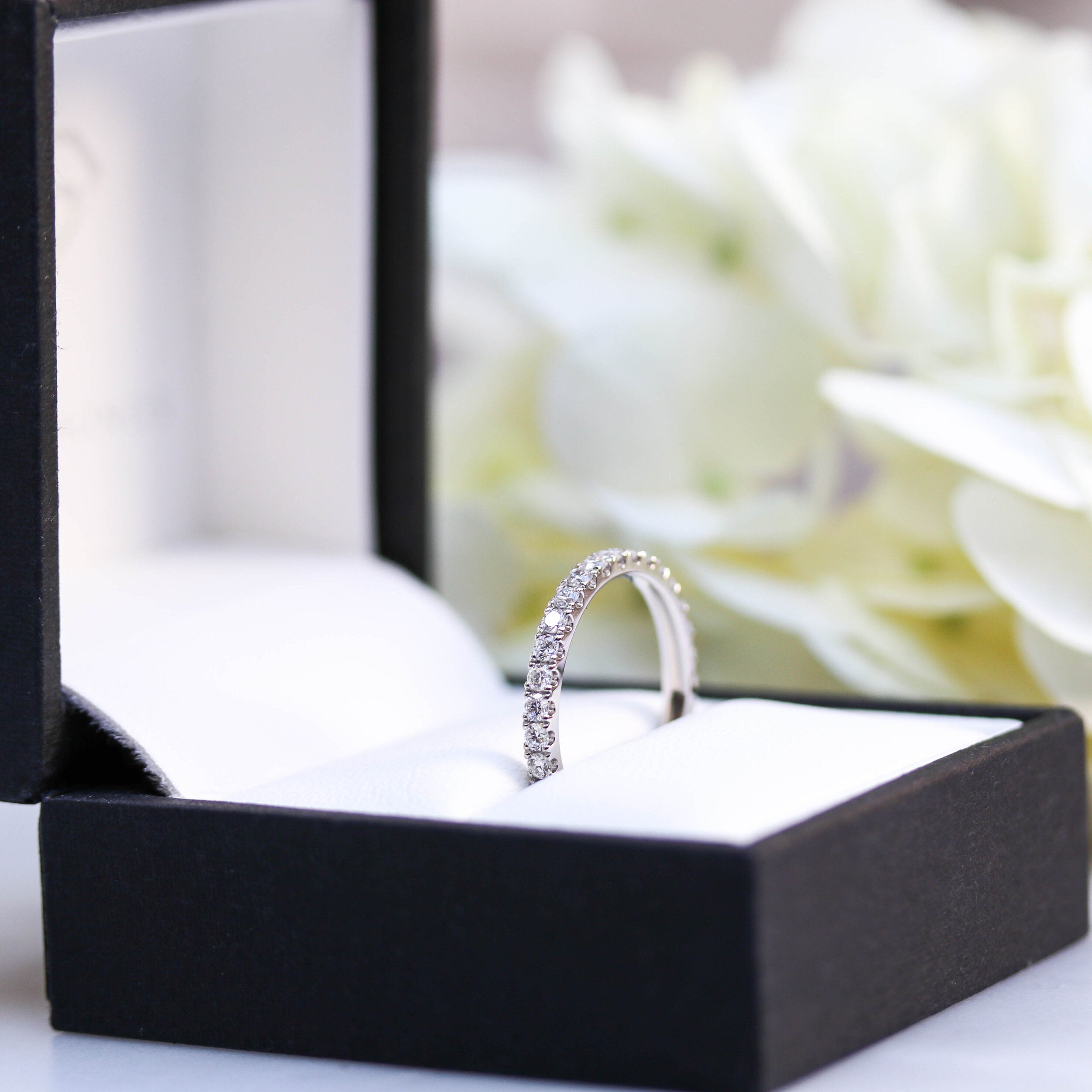 U PAVÉ ETERNITY BAND