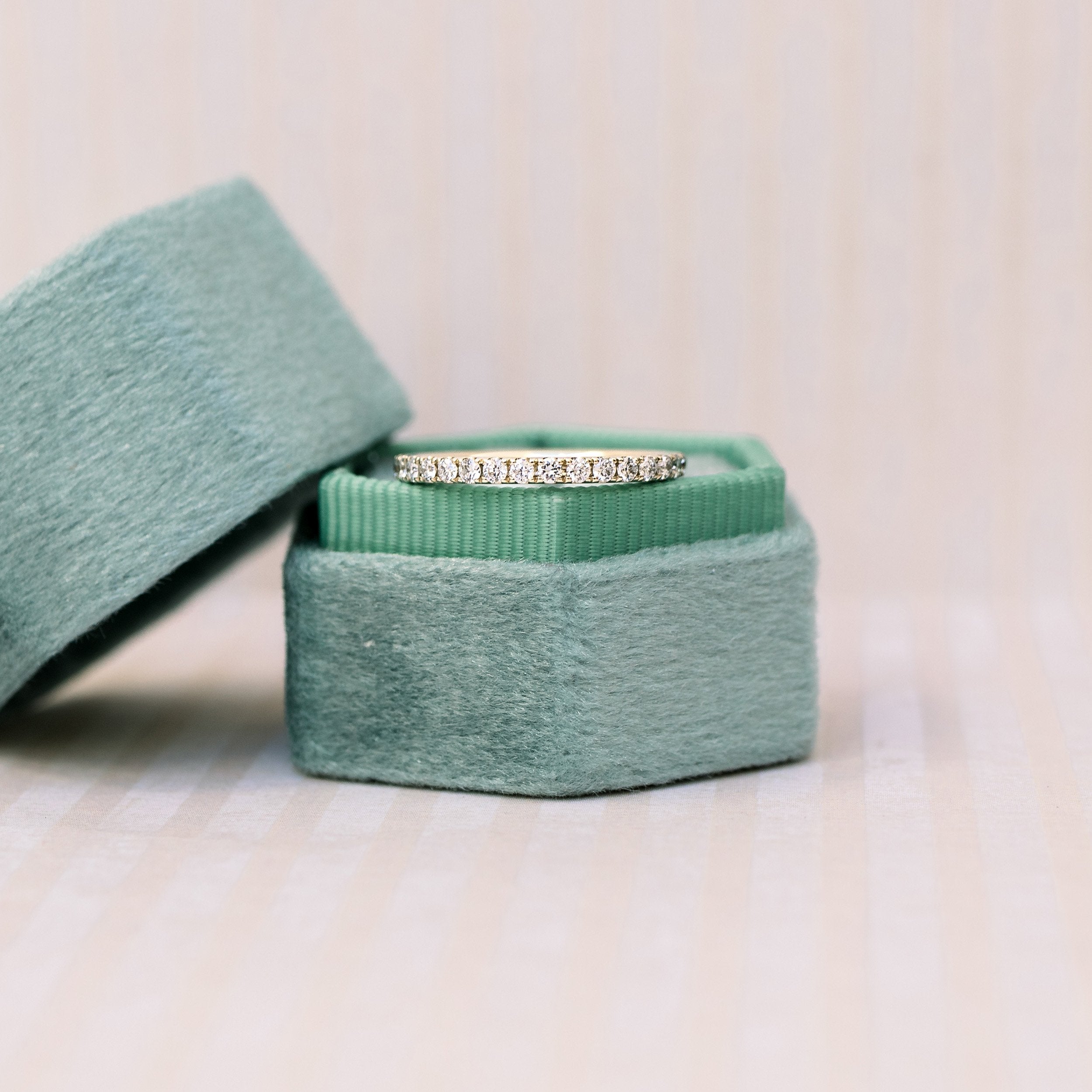 U PAVÉ ETERNITY BAND