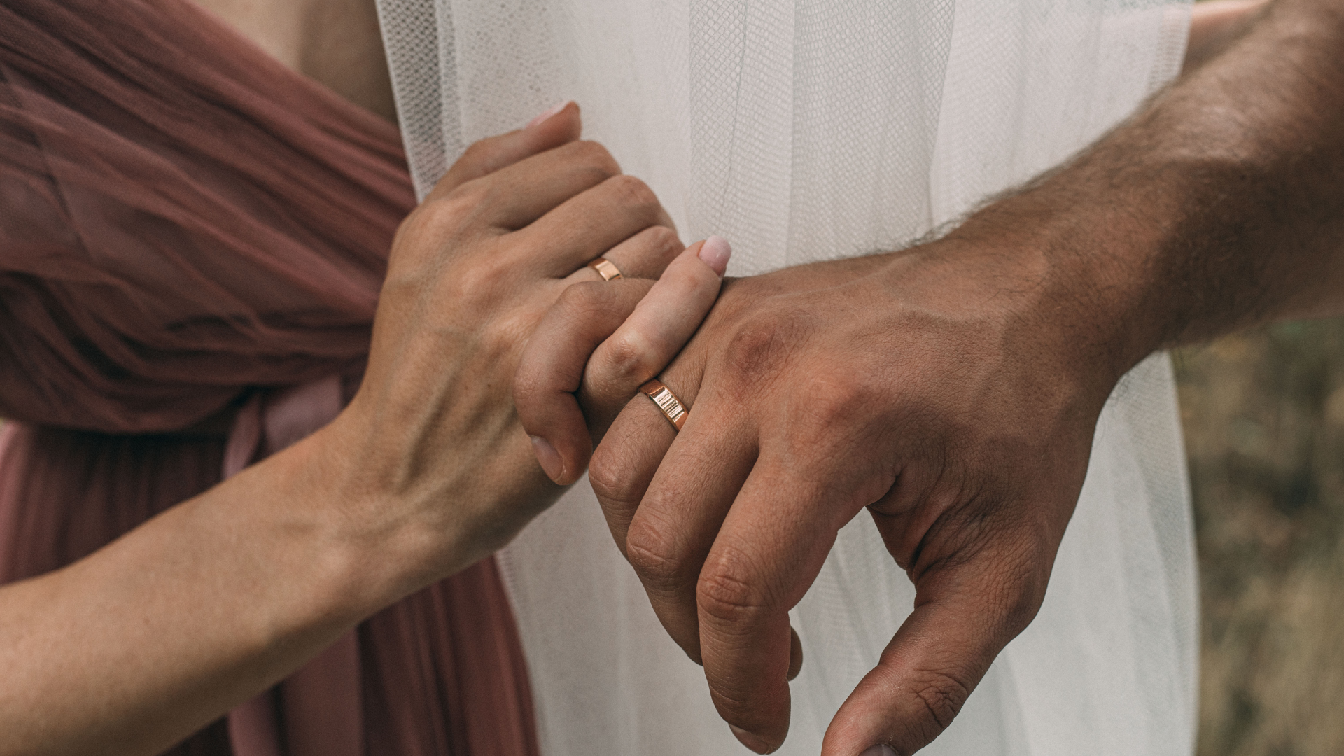 What Finger to Wear a Promise Ring On
