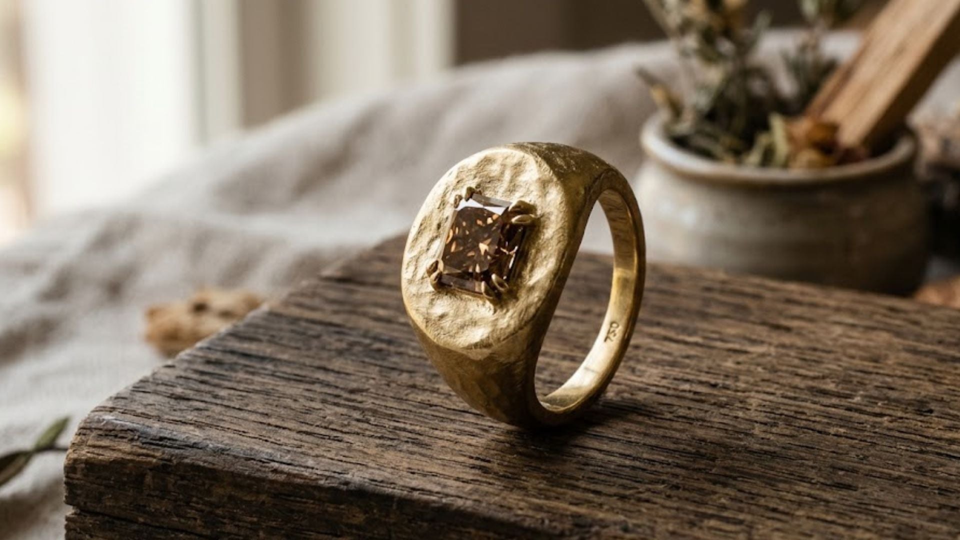 18k Yellow Gold Terra Signet Ring with Brown Diamond