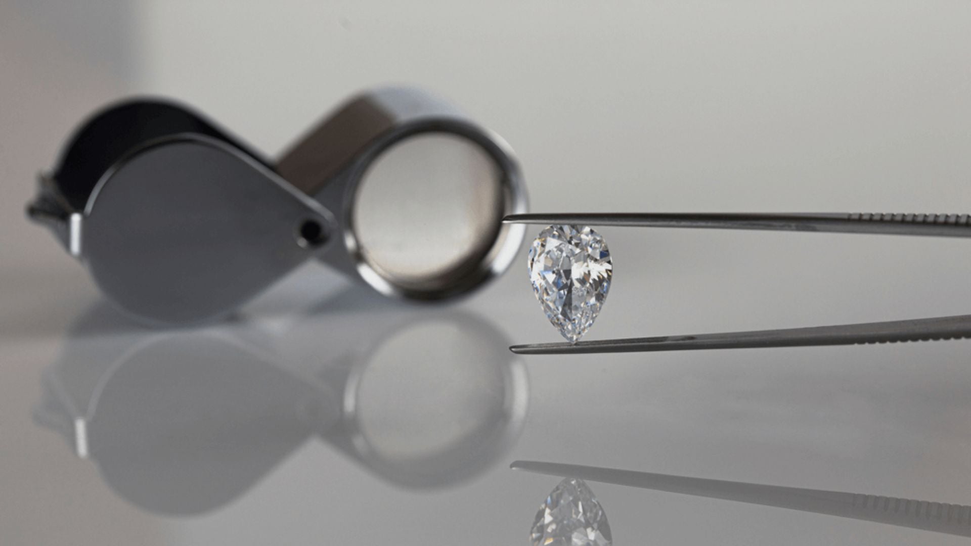 how to tell if a diamond is real