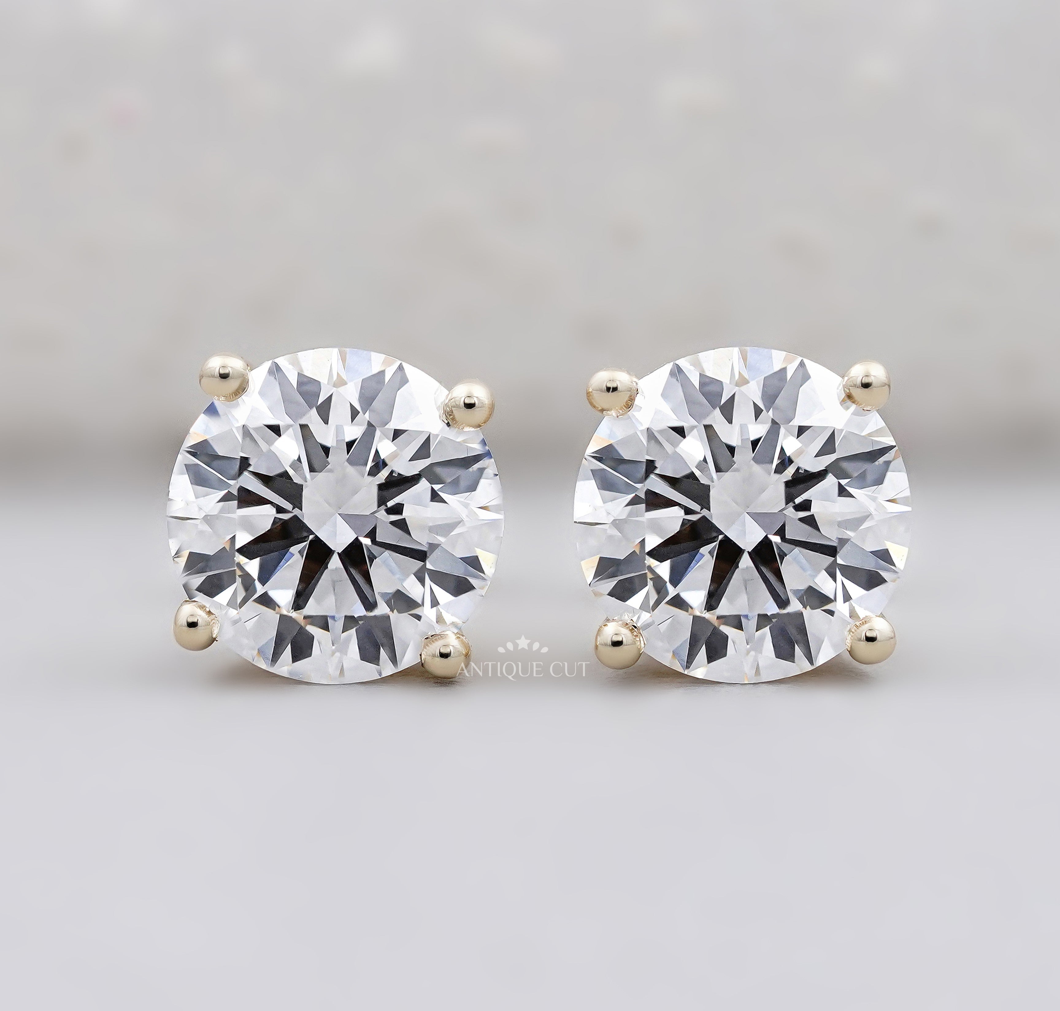 Round Cut Diamond Stud Earrings in Yellow Gold
