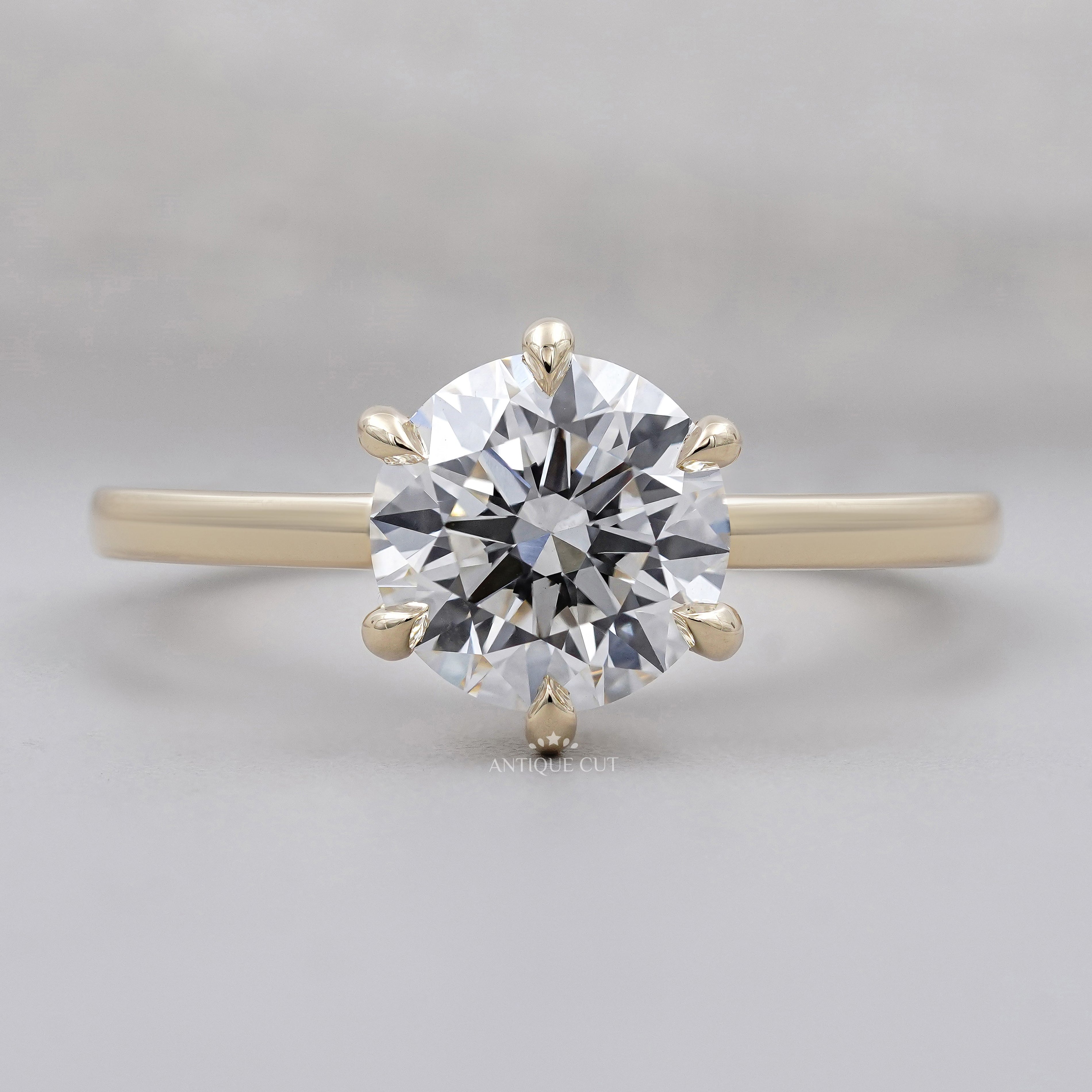Round Brilliant Cut Diamond Solitaire Ring in Yellow Gold