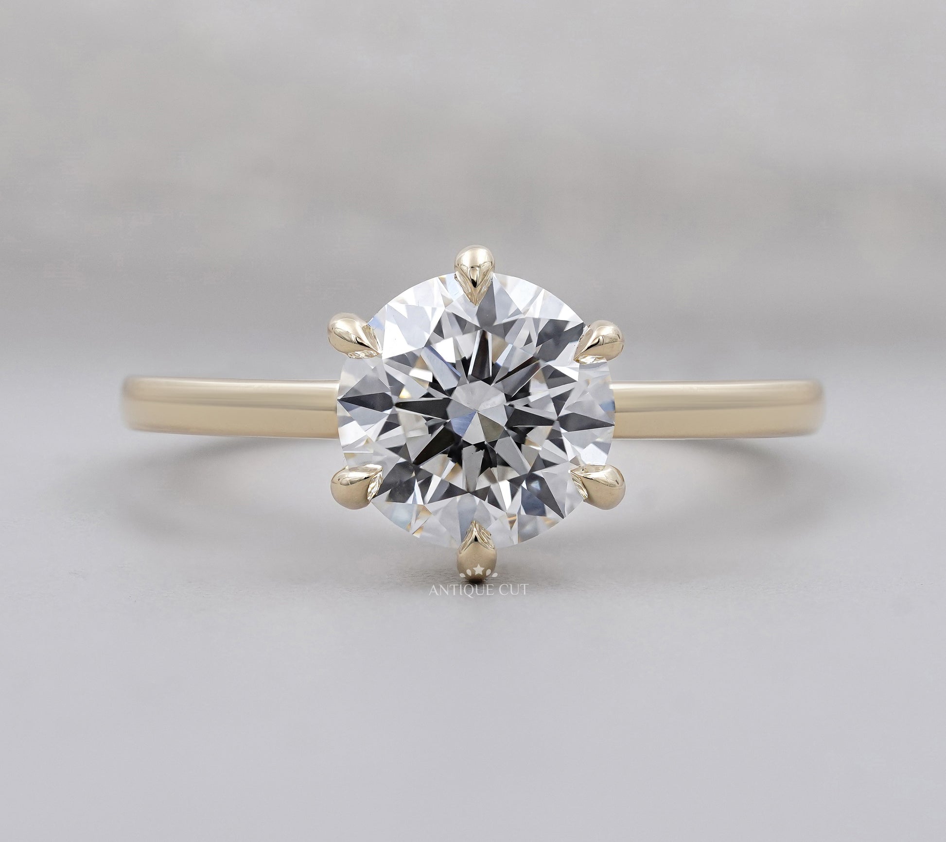 Round Brilliant Cut Diamond Solitaire Ring in Yellow Gold