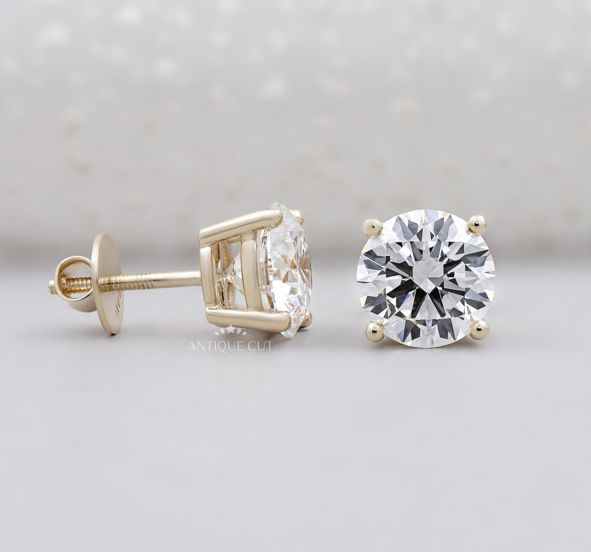 Round Cut Diamond Stud Earrings in Yellow Gold