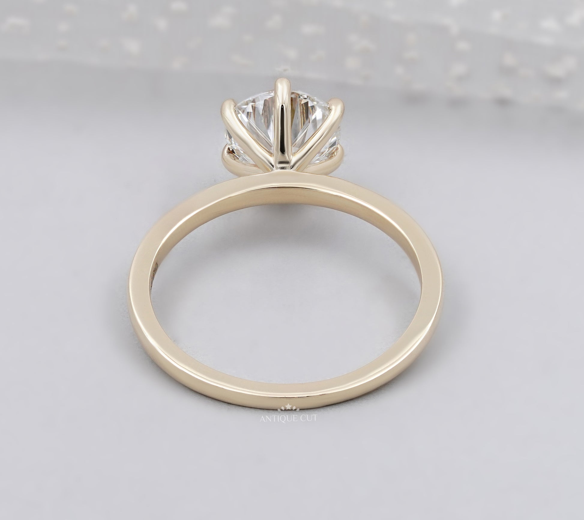 Round Brilliant Cut Diamond Solitaire Ring in Yellow Gold