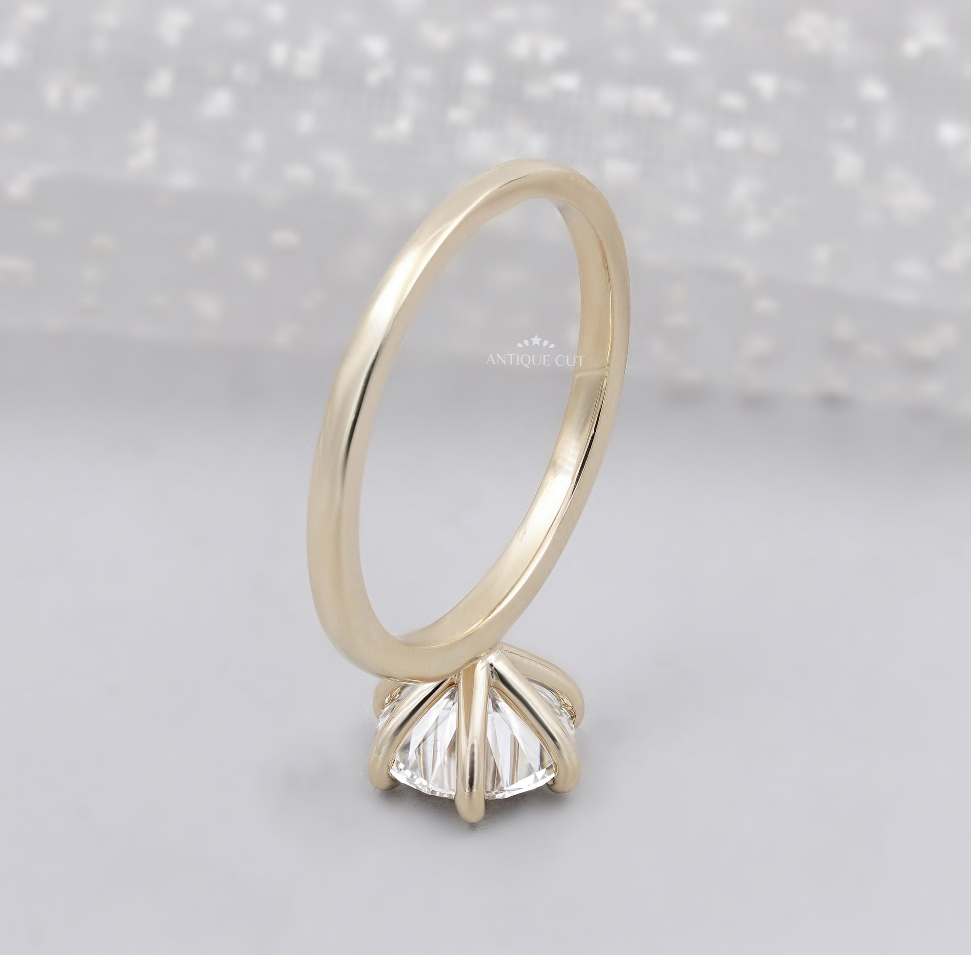 Round Brilliant Cut Diamond Solitaire Ring in Yellow Gold