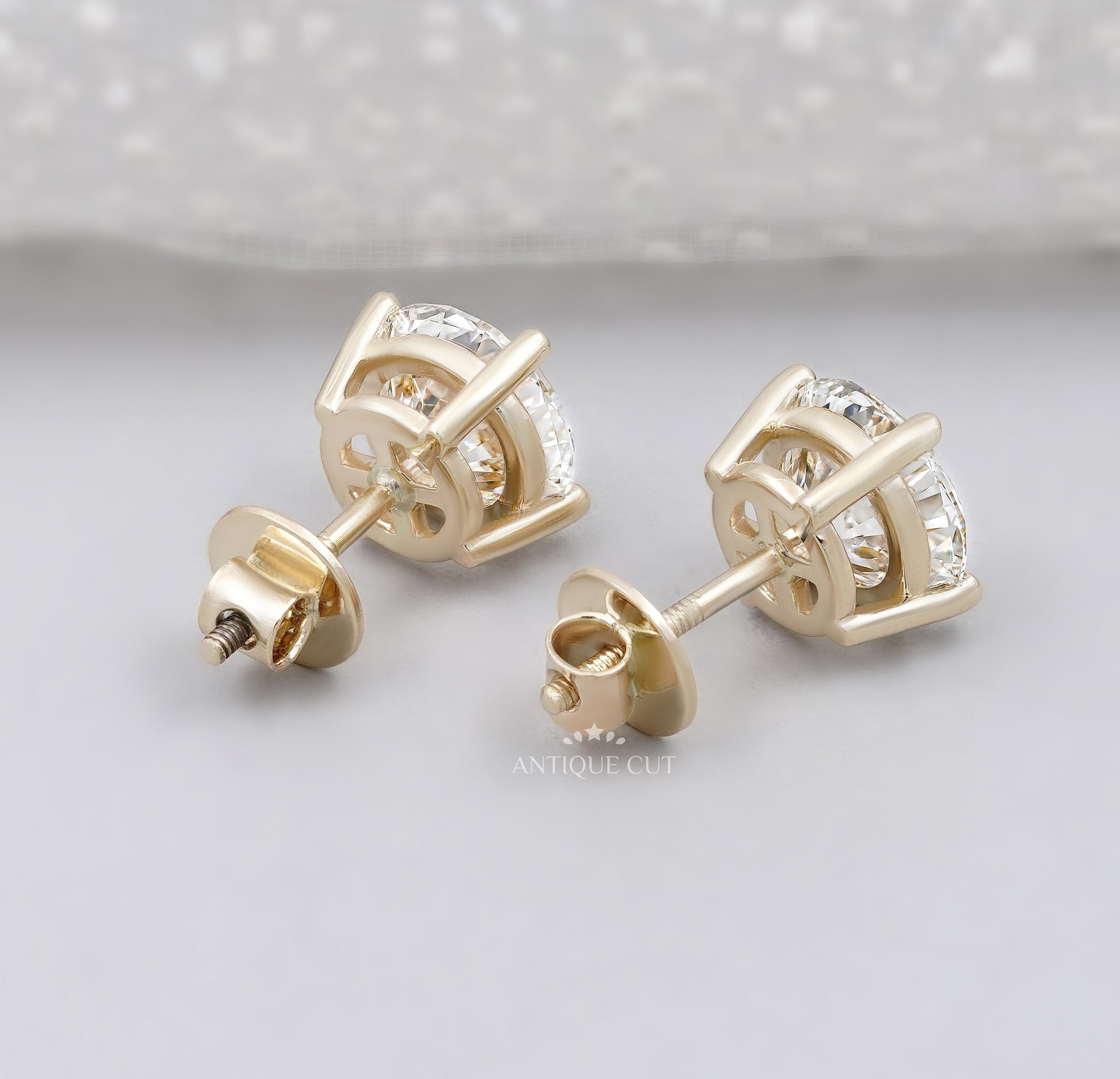Round Cut Diamond Stud Earrings in Yellow Gold