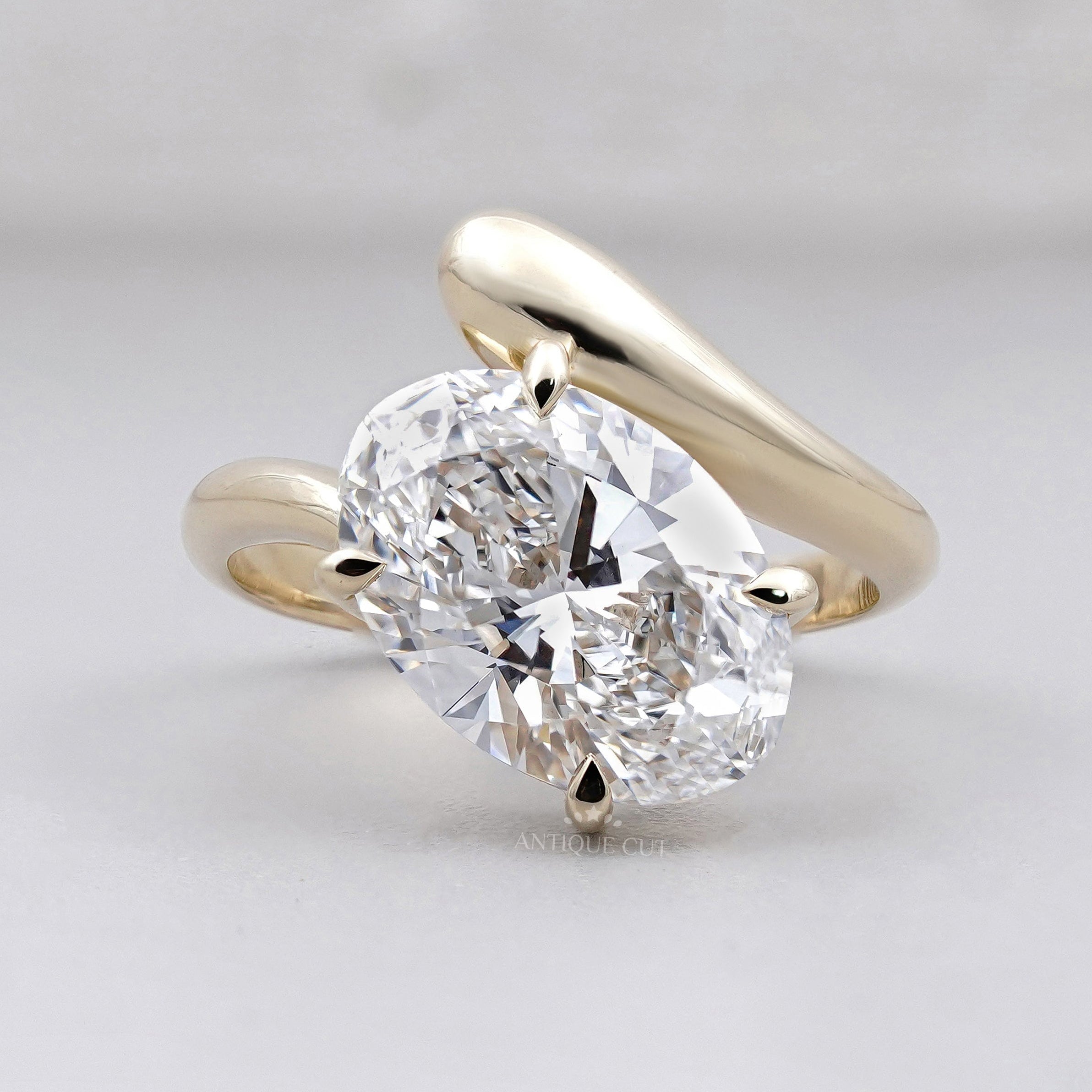 Oval diamond engagement ring in yellow gold