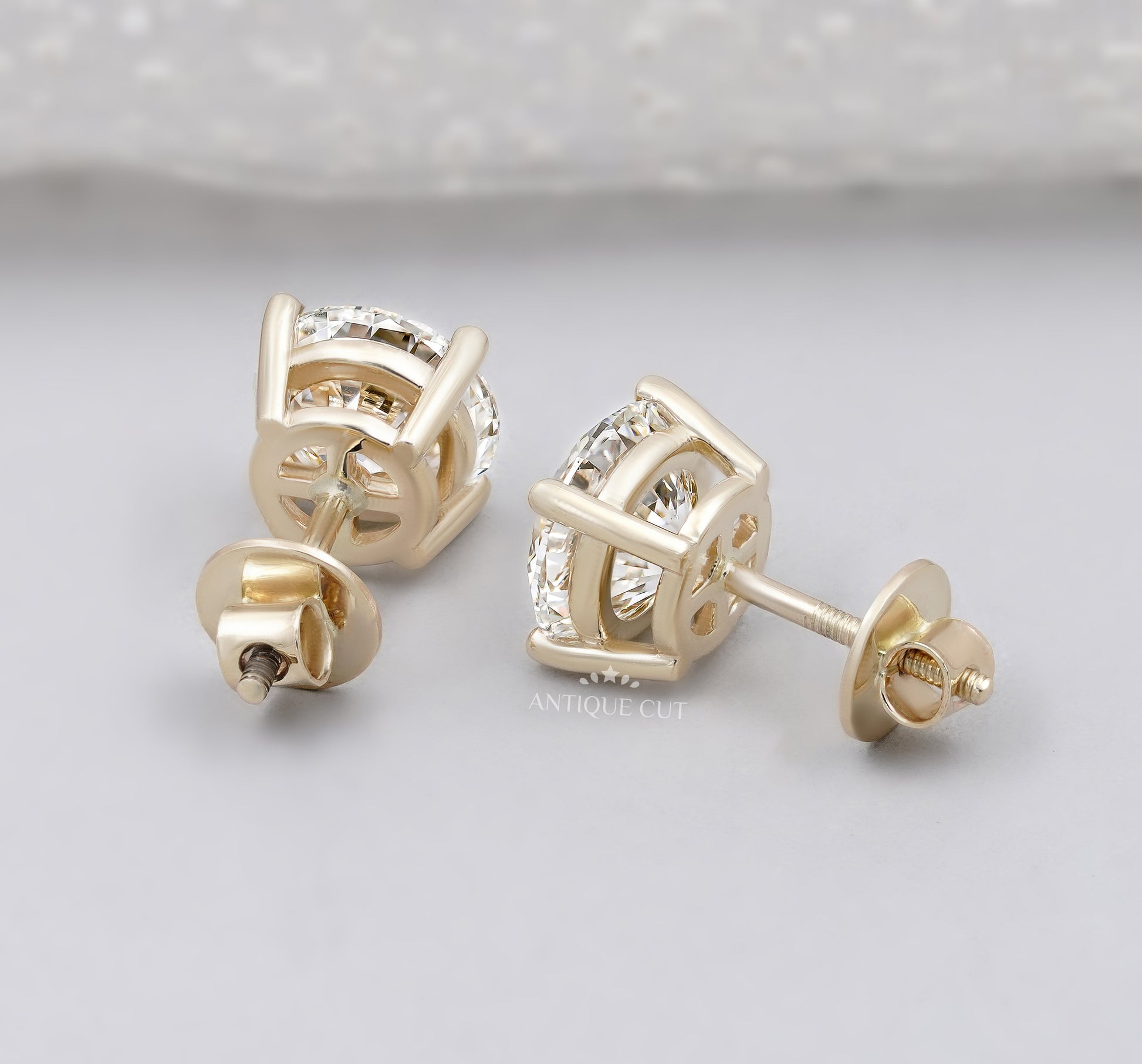 Round Cut Diamond Stud Earrings in Yellow Gold