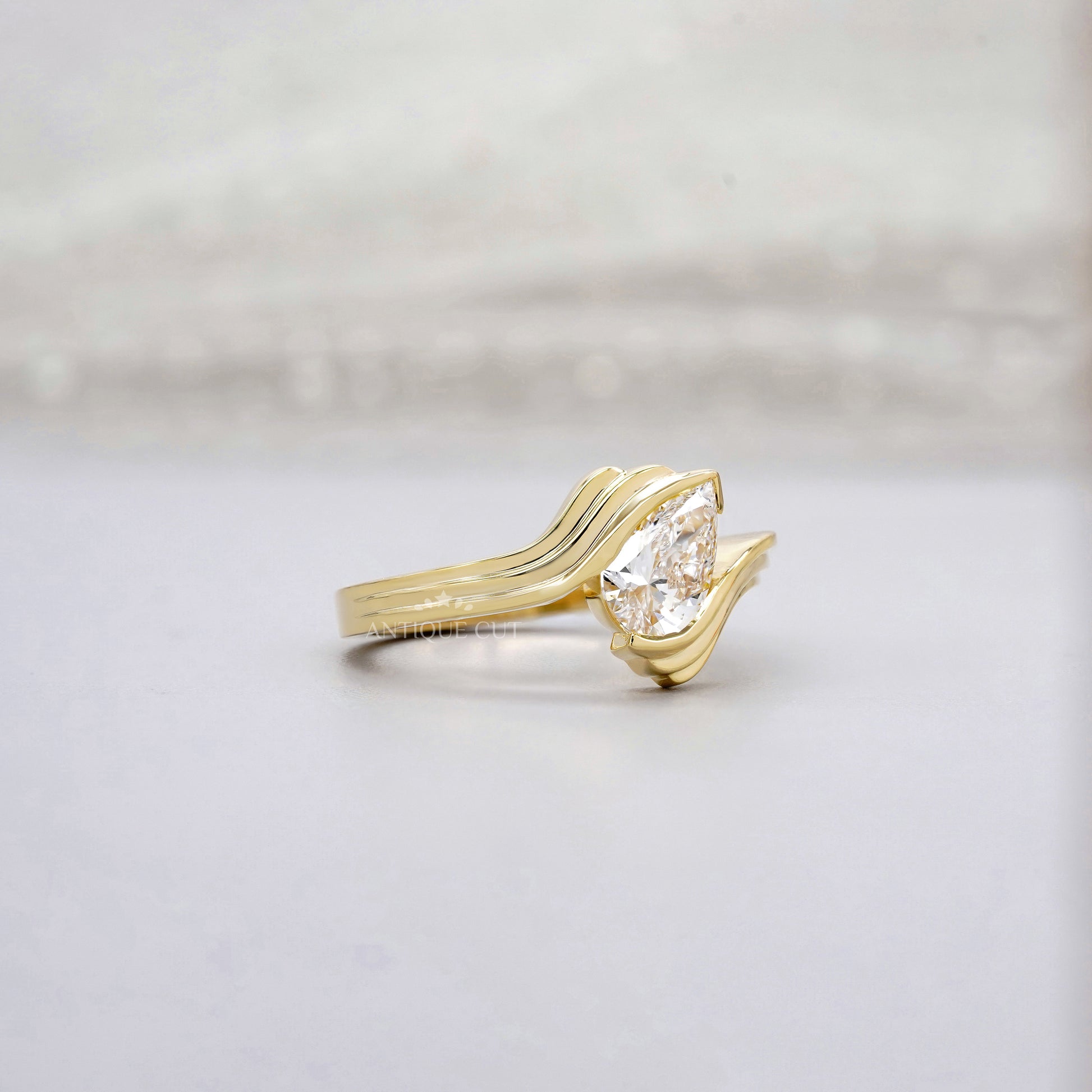 1.00ct Pear Lab Diamond Wave Solitaire Ring | Sculpted Yellow Gold | IGI Certified