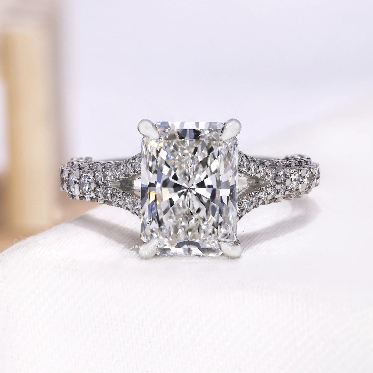 10k White Gold, 14k White Gold, 18k White Gold, Platinum