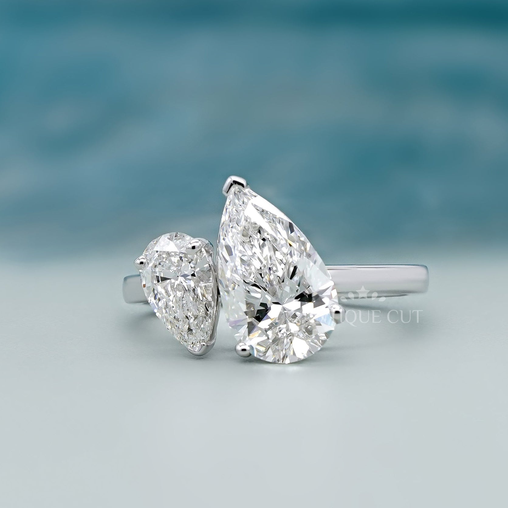 Antiquecut double pear toi et moi ring