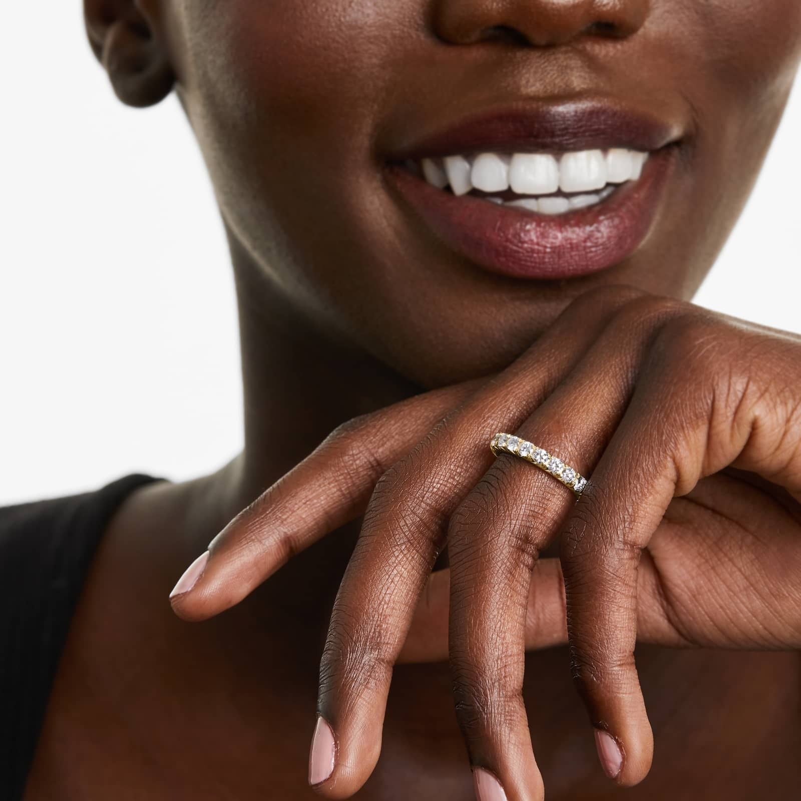 Bague d'éternité en diamant créé en laboratoire pavé français en or blanc 14 carats