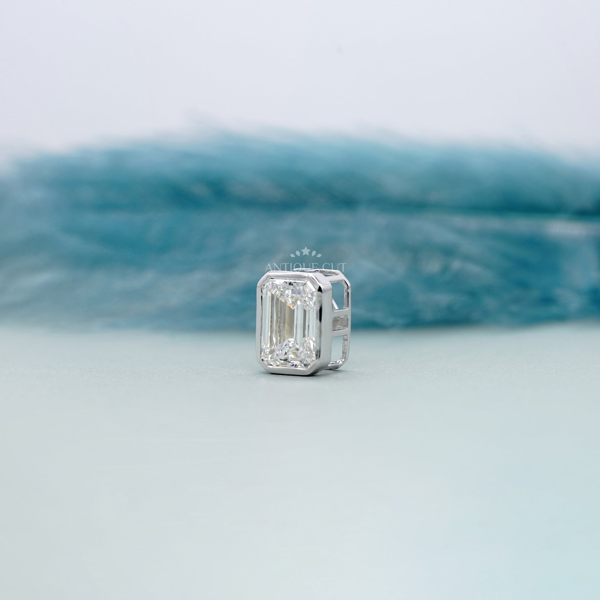 Emerald 3.00ct Lab Grown Pendant Necklace | Featuring Bezel Setting | Minimalist Style | IGI Certified