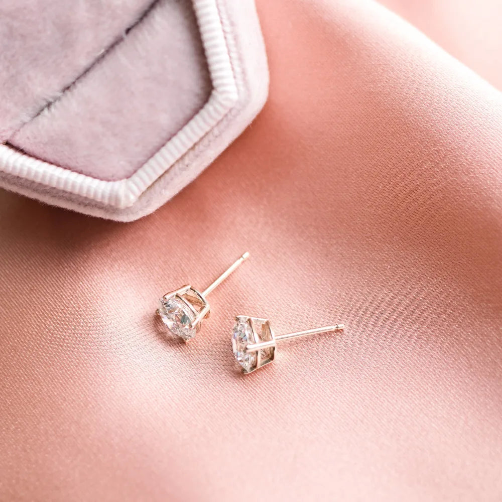 Round Lab Grown Diamond Stud Earring, EF Color, VS Clarity, IGI Certified