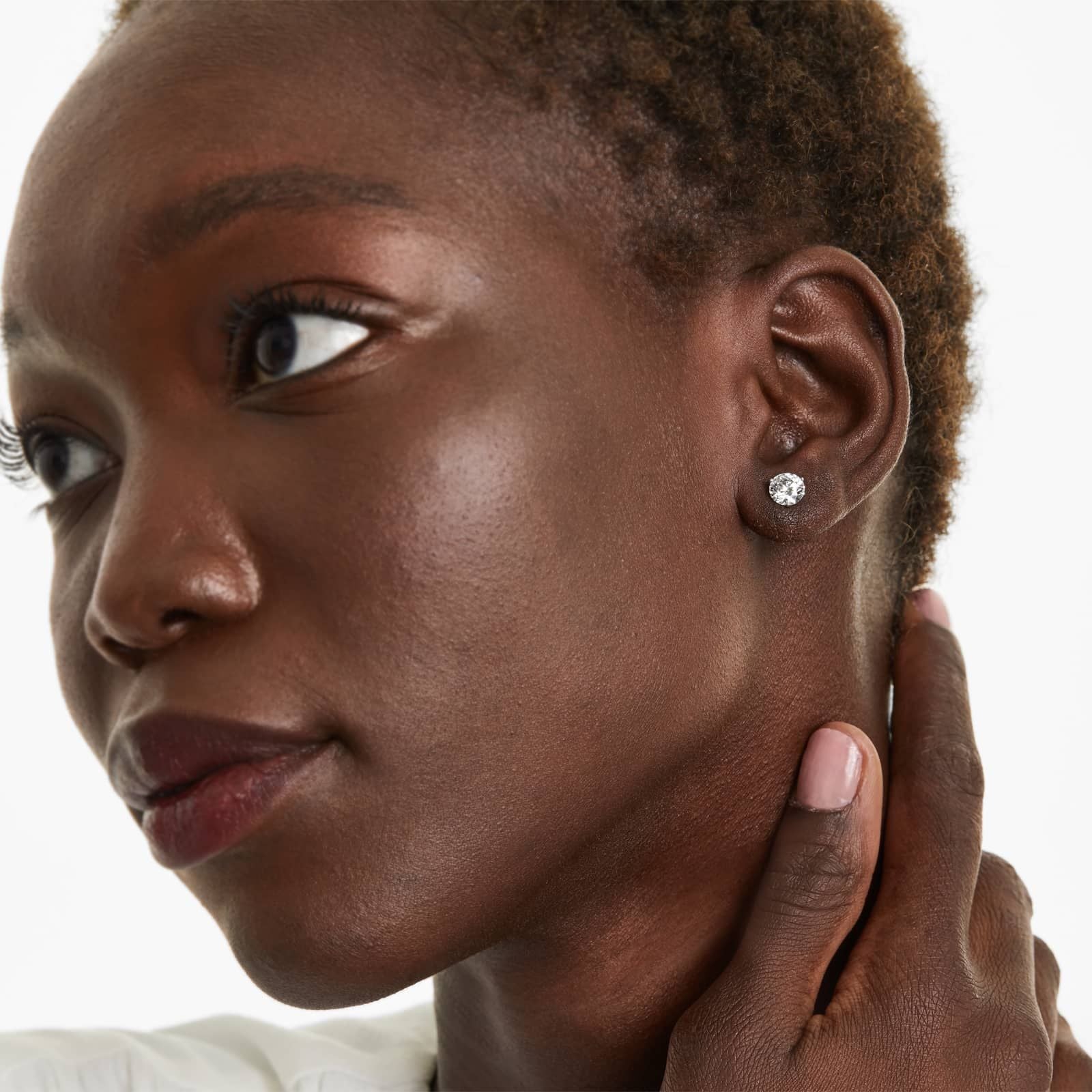 Boucles d'oreilles à tige en or jaune 14 carats avec diamants brillants ronds Martini à trois griffes 