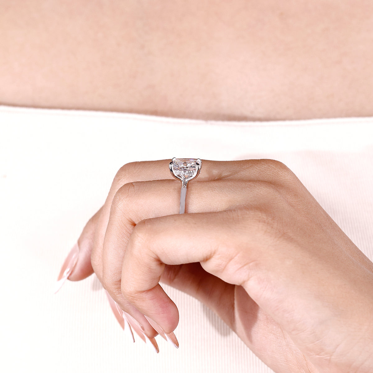 Lab grown cushion diamond ring with claw prong setting design
