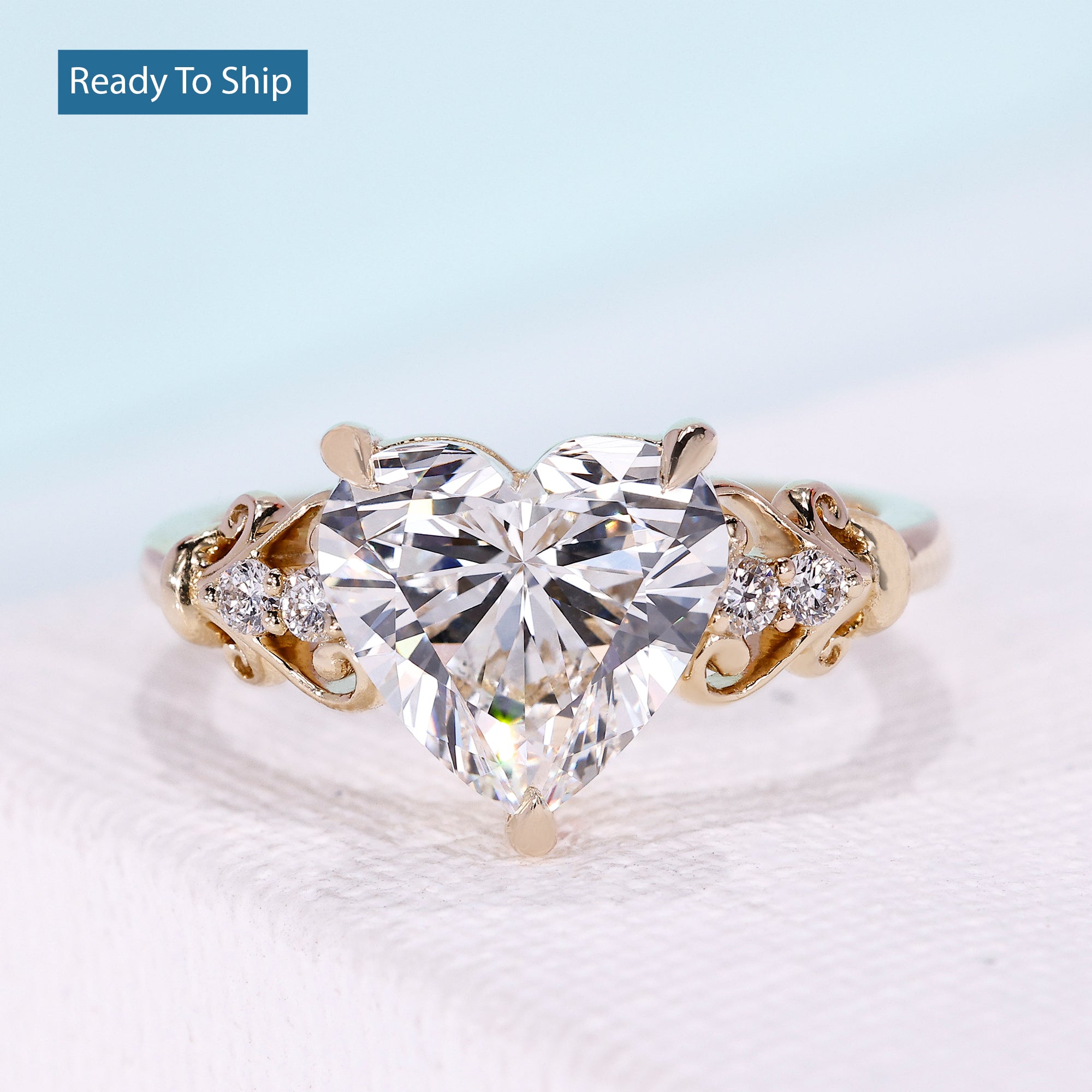 Heart shape yellow gold ring