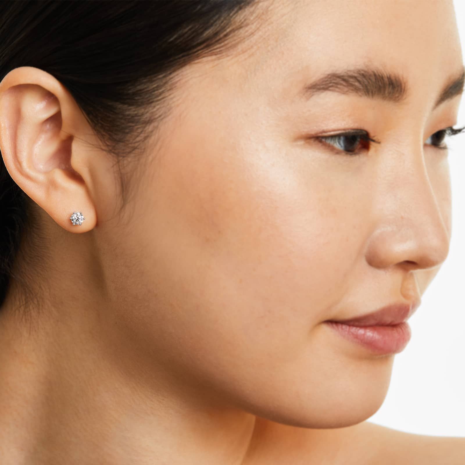 Boucle d'oreille à tige en diamant créée en laboratoire en fil d'or jaune 14 carats