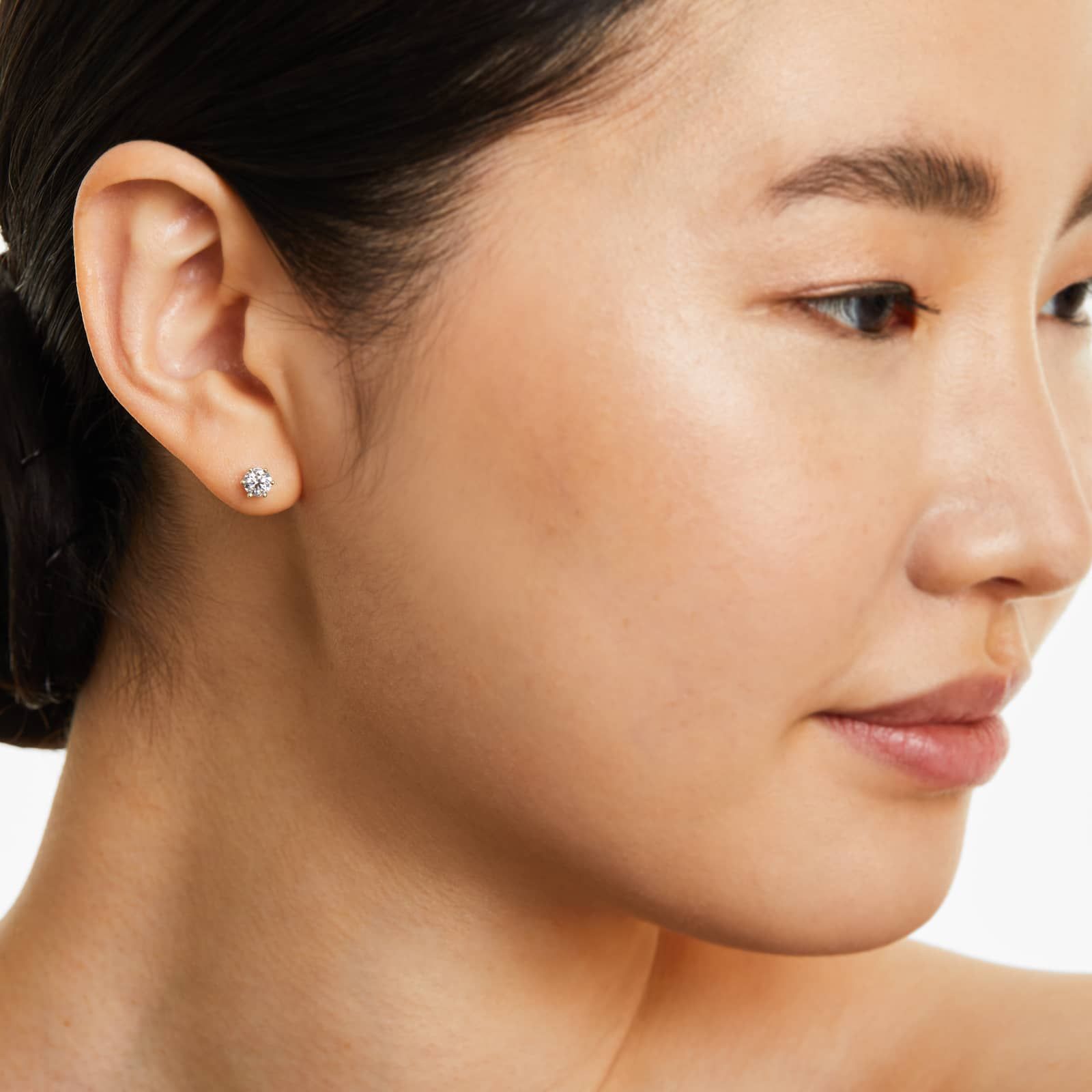 Boucle d'oreille à tige en diamant créée en laboratoire en fil d'or jaune 14 carats
