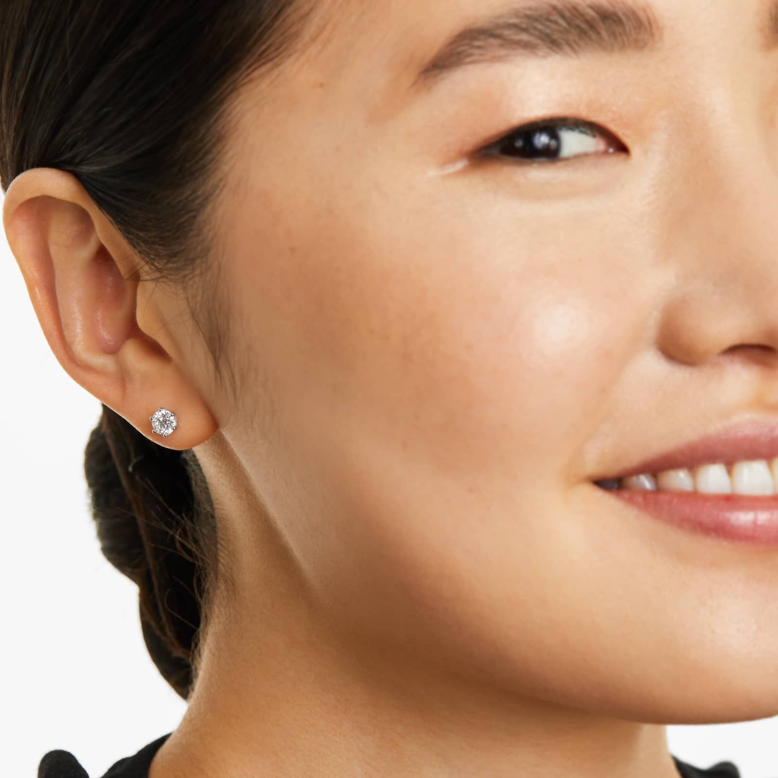 Boucle d'oreille à tige en diamant créée en laboratoire en fil d'or jaune 14 carats