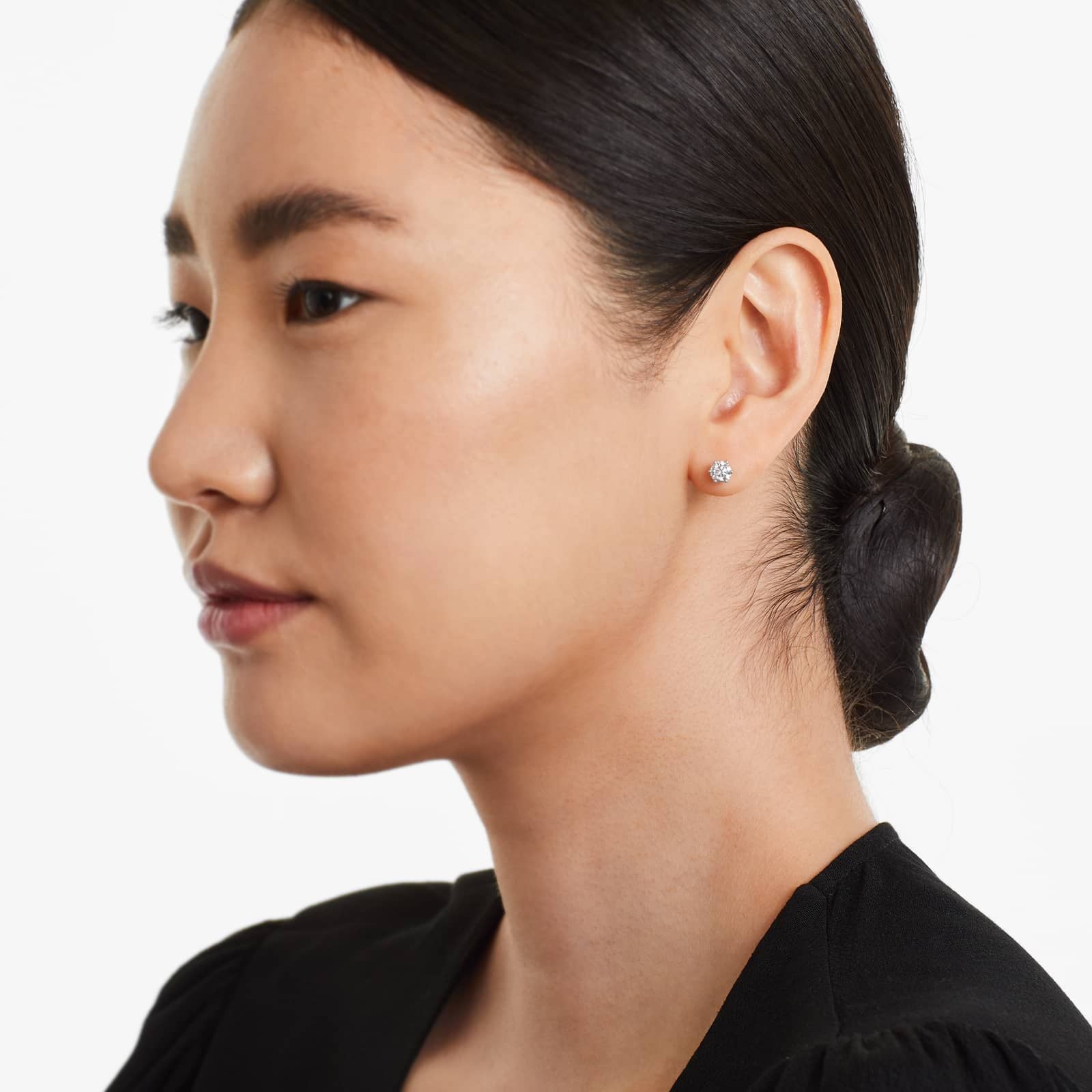 Boucle d'oreille à tige en diamant créée en laboratoire en fil d'or jaune 14 carats