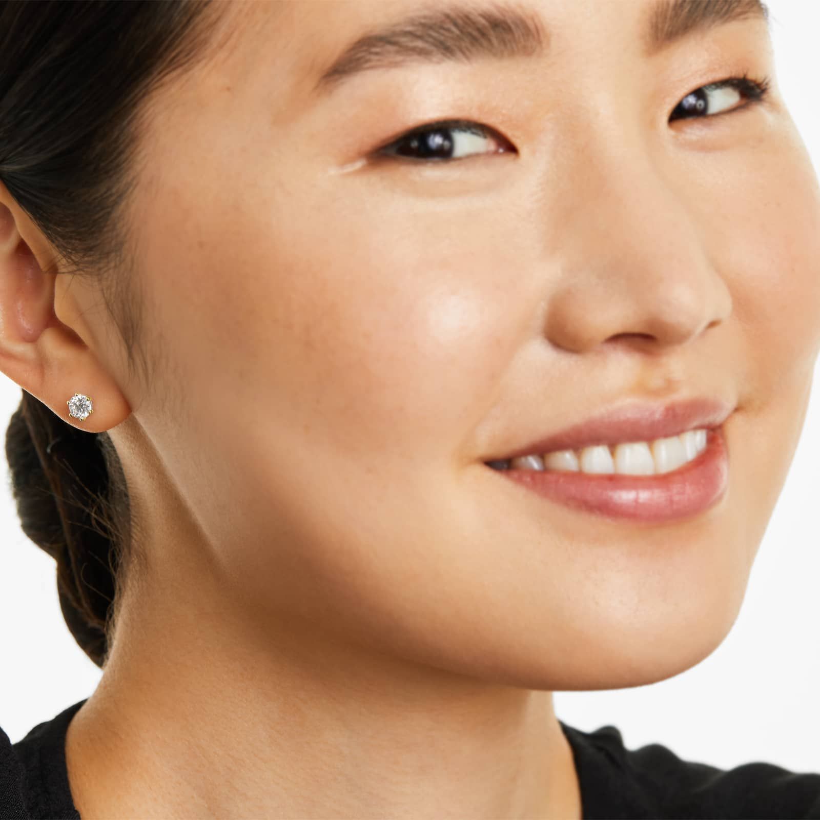 Boucle d'oreille à tige en diamant créée en laboratoire en fil d'or jaune 14 carats