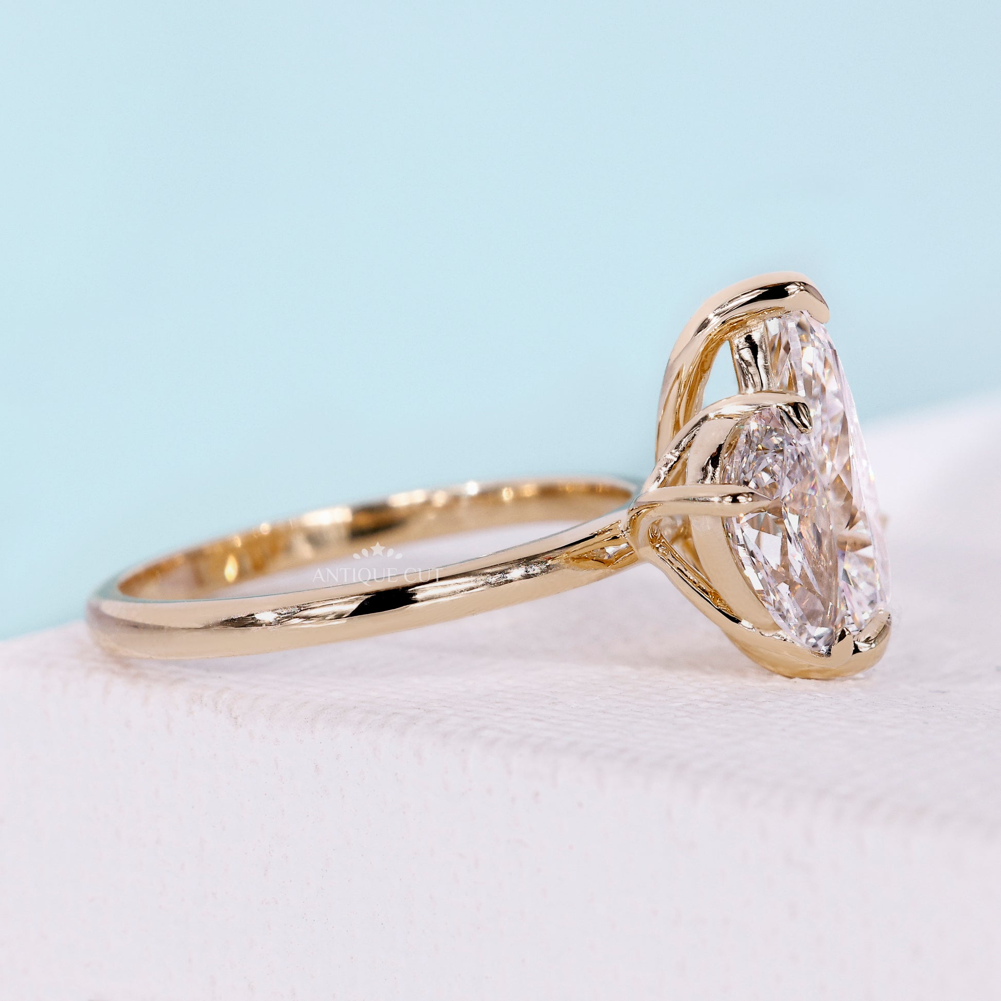 IGI certified pear toi et moi engagement ring in yellow gold