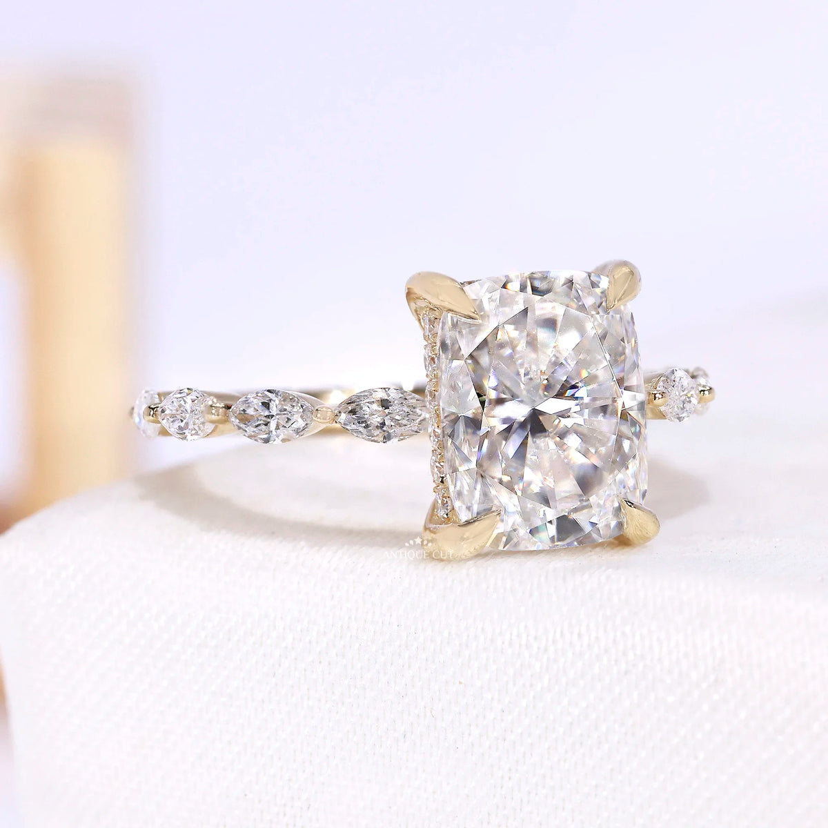 10k Yellow Gold, 14k Yellow Gold, 18k Yellow Gold