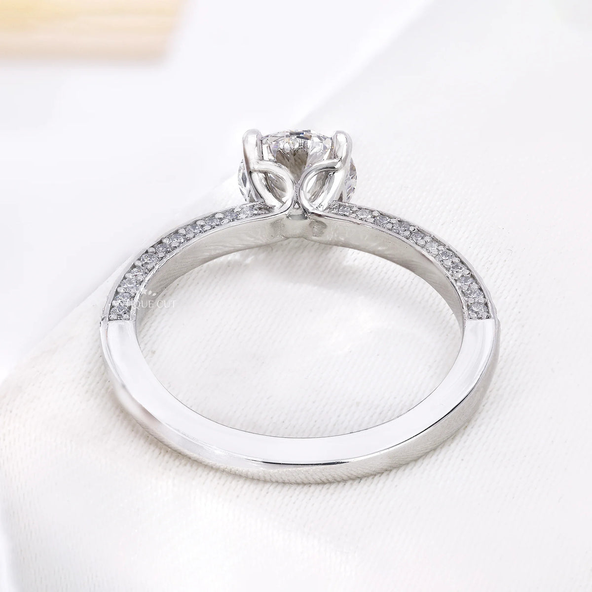 Antiquecut engagement ring featuring a round diamond in white gold
