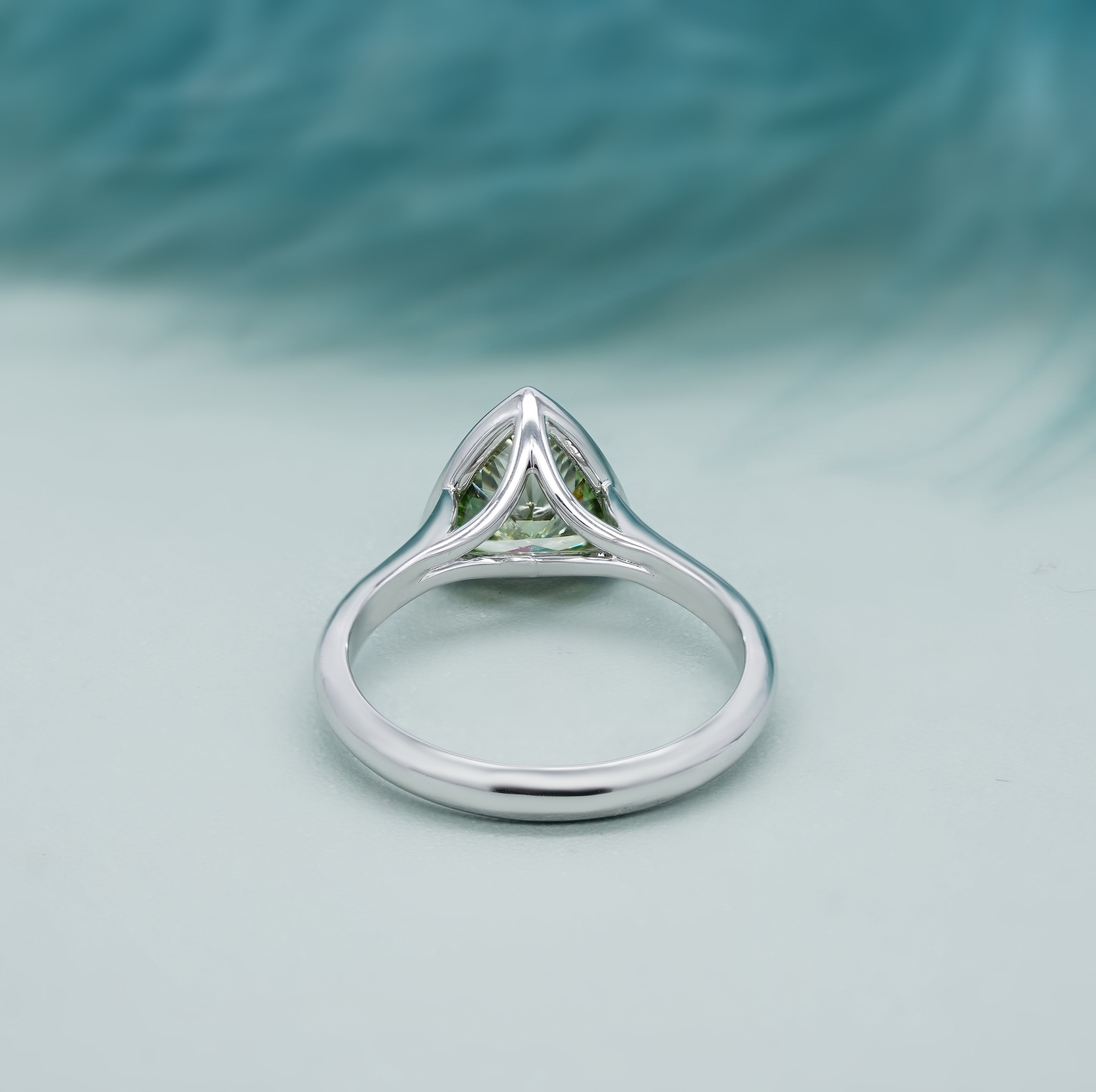 Fancy Green 1.50ct Trillion Lab Grown Diamond Engagement Ring | Bezel Set | VVS–VS Clarity | IGI Certified | Modern Minimalist Style