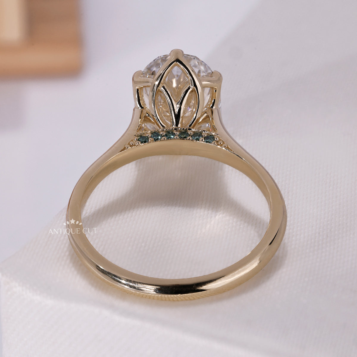 Oval solitaire ring with vintage-style cathedral shoulders
