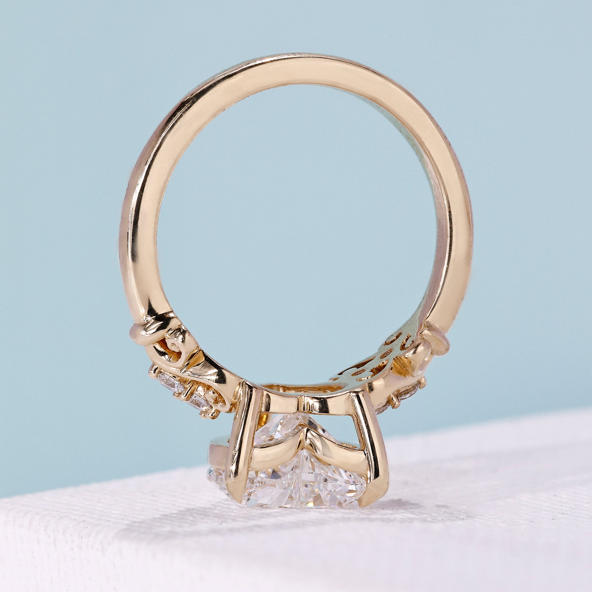 14K white gold ring with heart and round diamonds