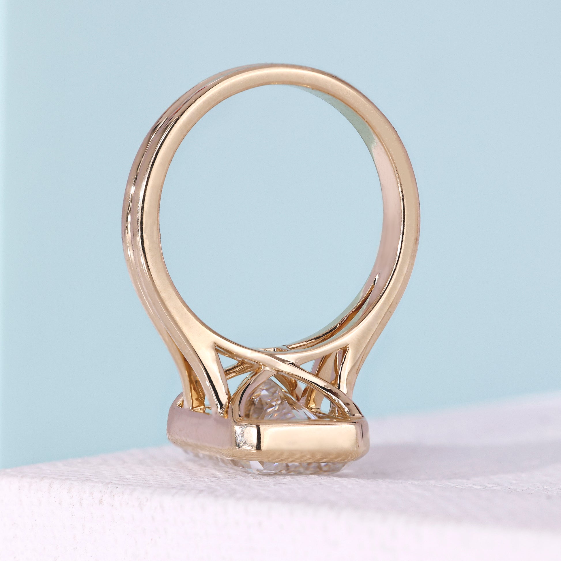 Lab grown diamond ring with split shank design