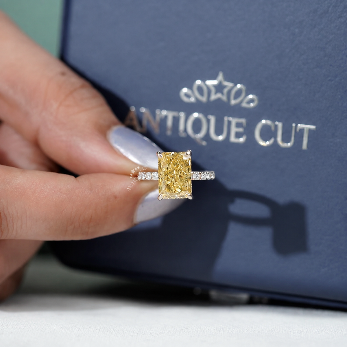 10k White Gold, 14k White Gold, 18k White Gold, Platinum