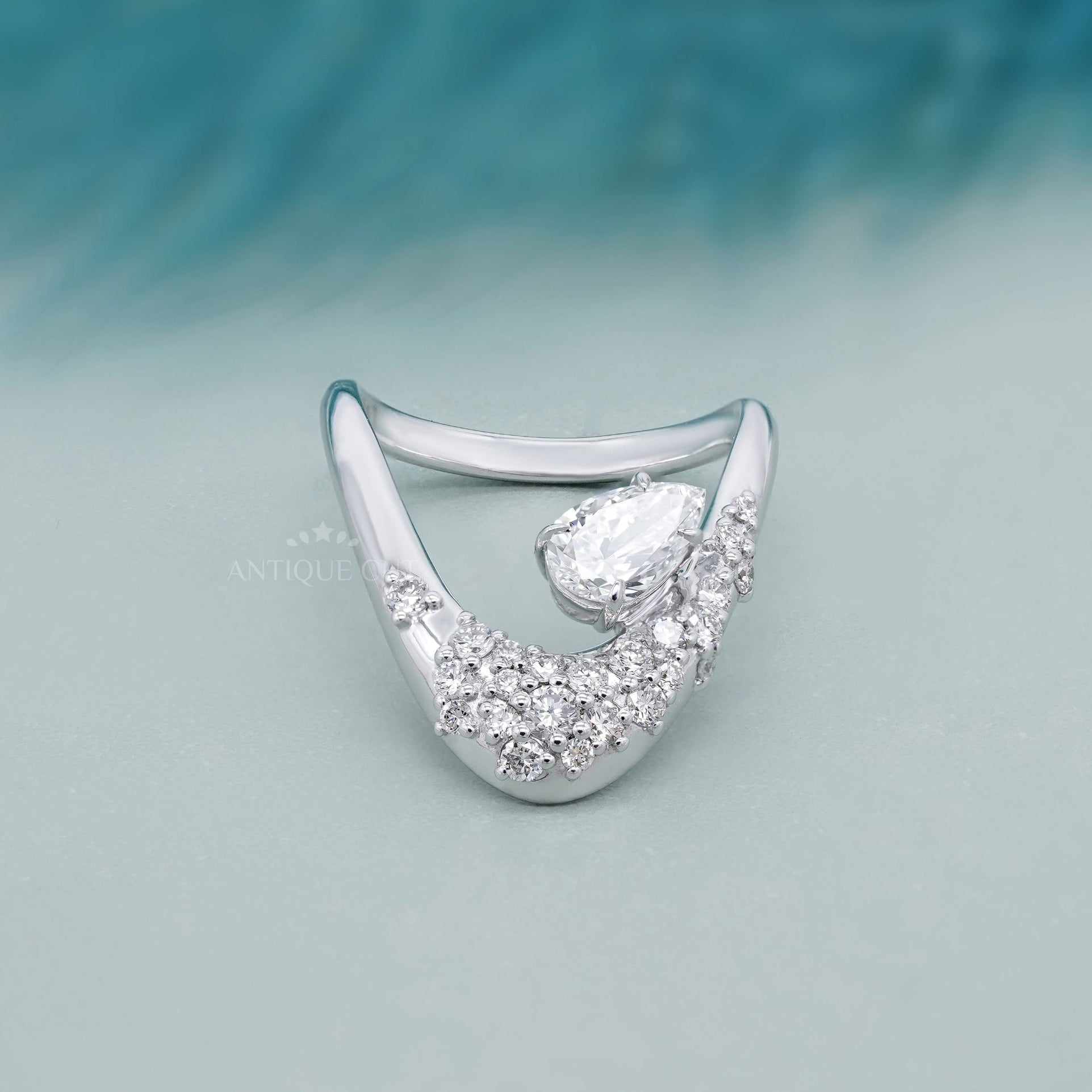 Contemporary Pear Diamond 1.00tcw Cluster Ring | IGI Certified Lab Diamond | Sculpted V Shank Design